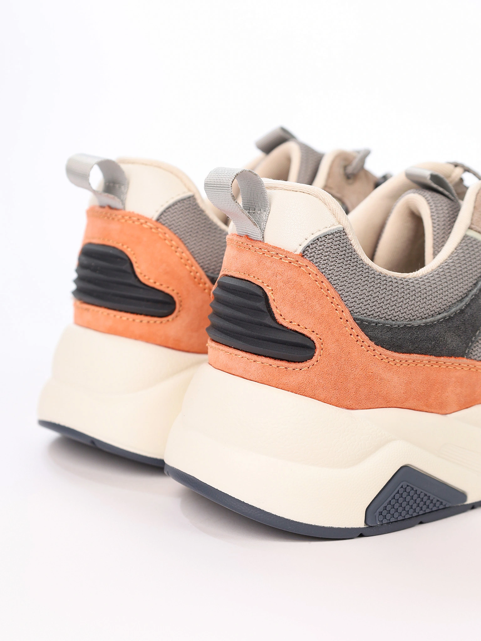 Кроссовки комбинированные в стиле колор-блок на средней платформе